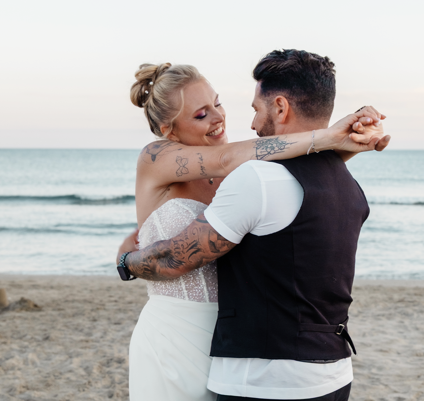 Photographe mariage Provence couple voiture
