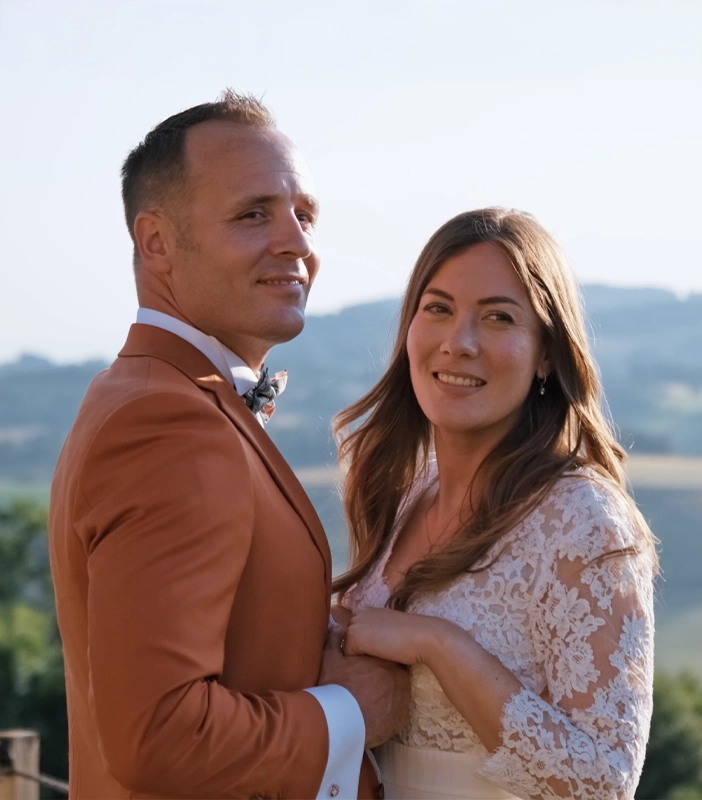 Création de contenu vidéo mariage exclusif et film cinématographique au Domaine des Monts-du-Lyonnais - Clémence & Alexandre