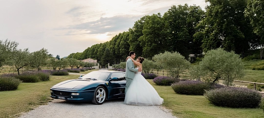Atmosphère poétique et éditoriale d'un mariage de luxe